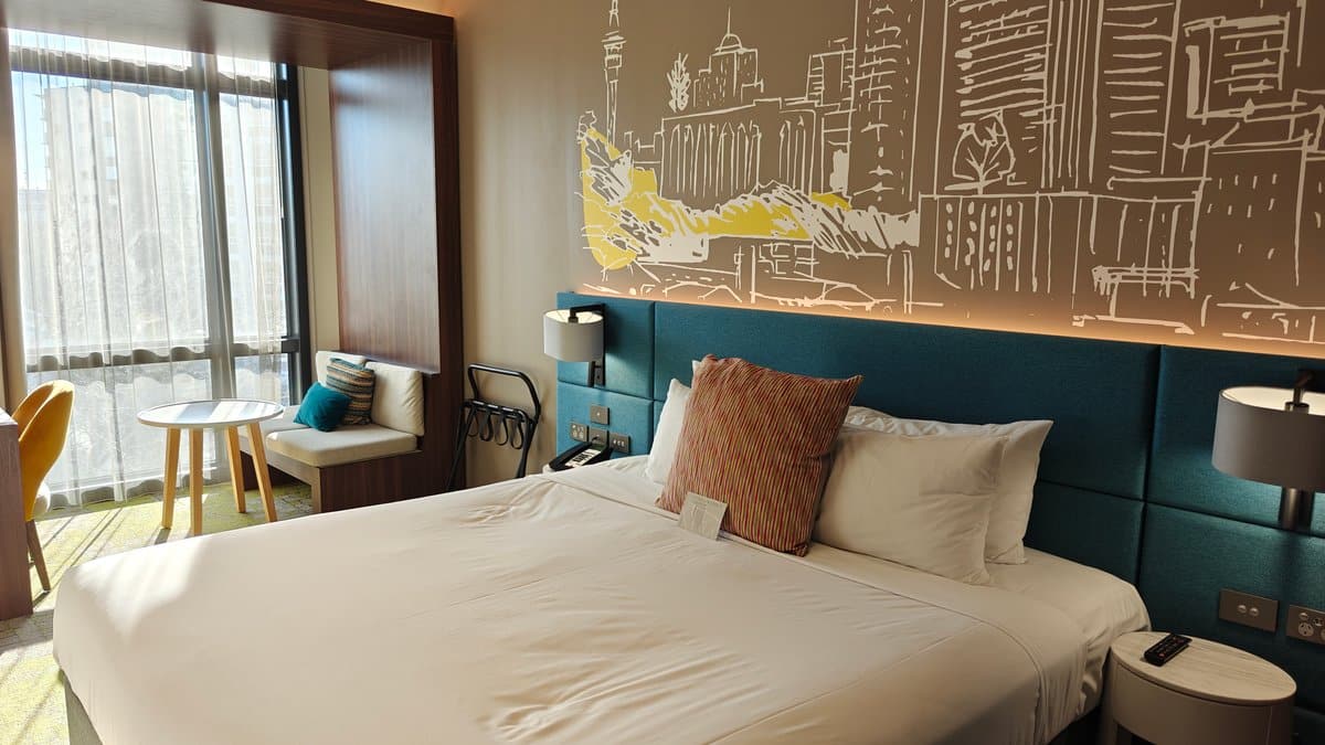 Room with Auckland skyline mural
