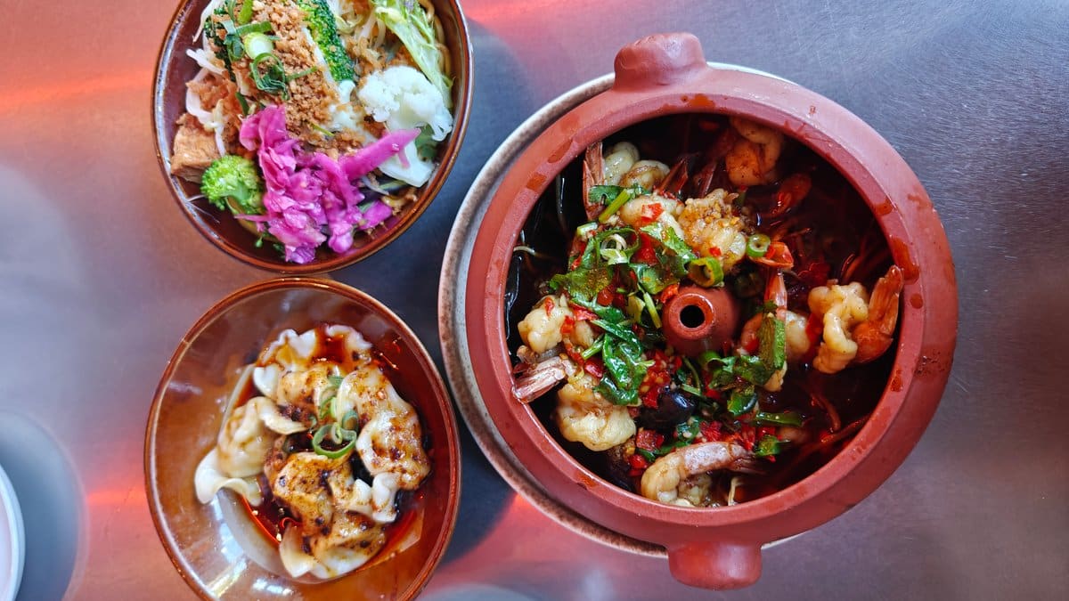 Sichuan clay pot noodles