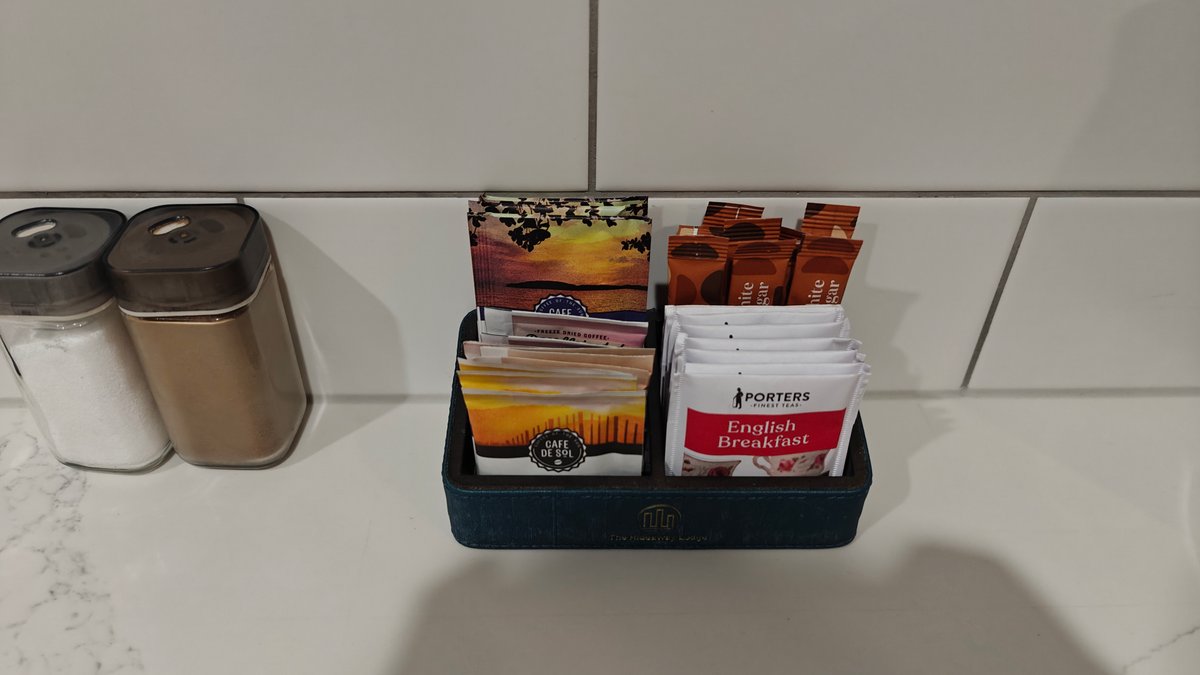 Tea and coffee tray amenities