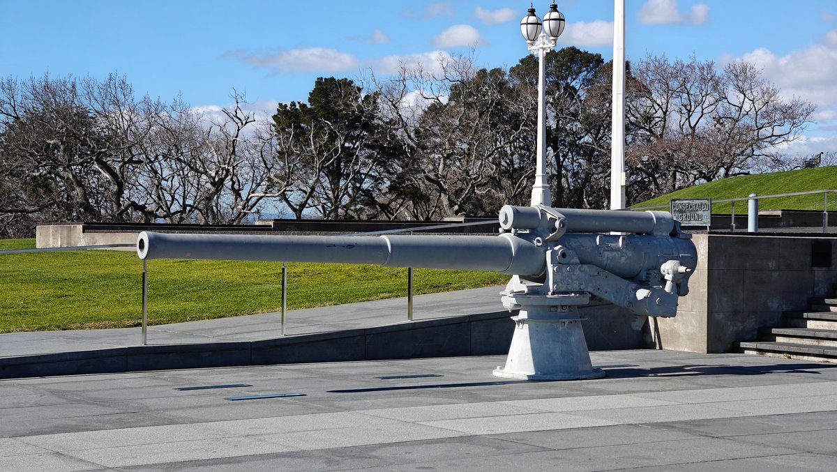 The Cenotaph court with a naval gun and