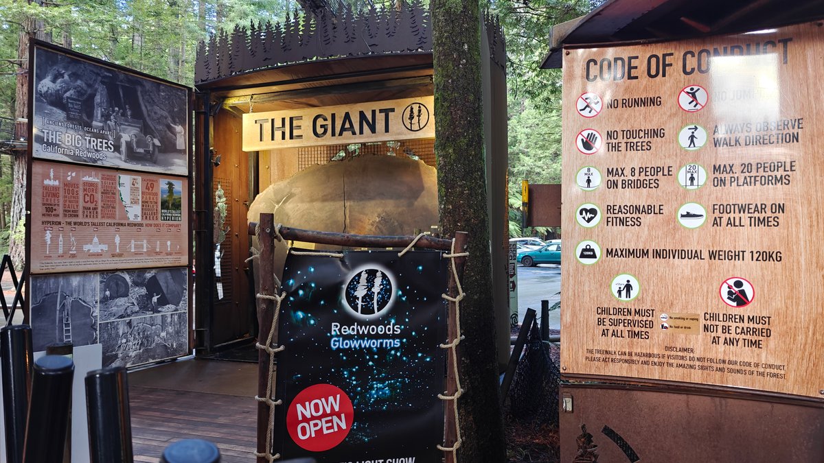 The entrance to THE GIANT with a code