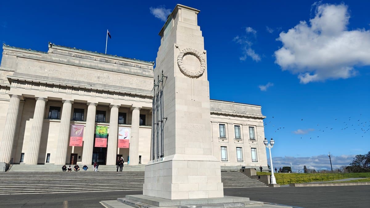The museum with the Cenotaph obelisk standing in