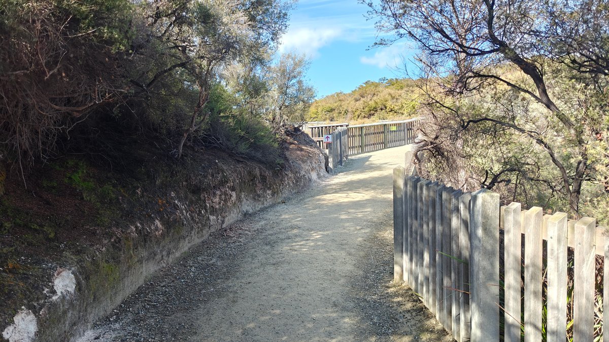 The path between the fences with the crater