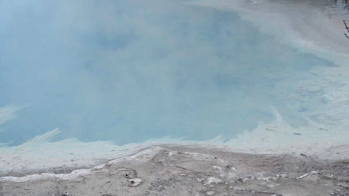 The pool with pale sinter shelves and steam