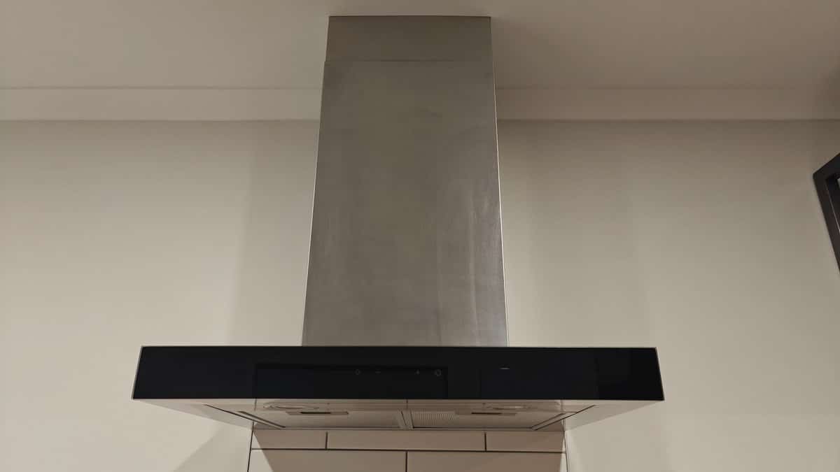 The stainless rangehood above the hob.