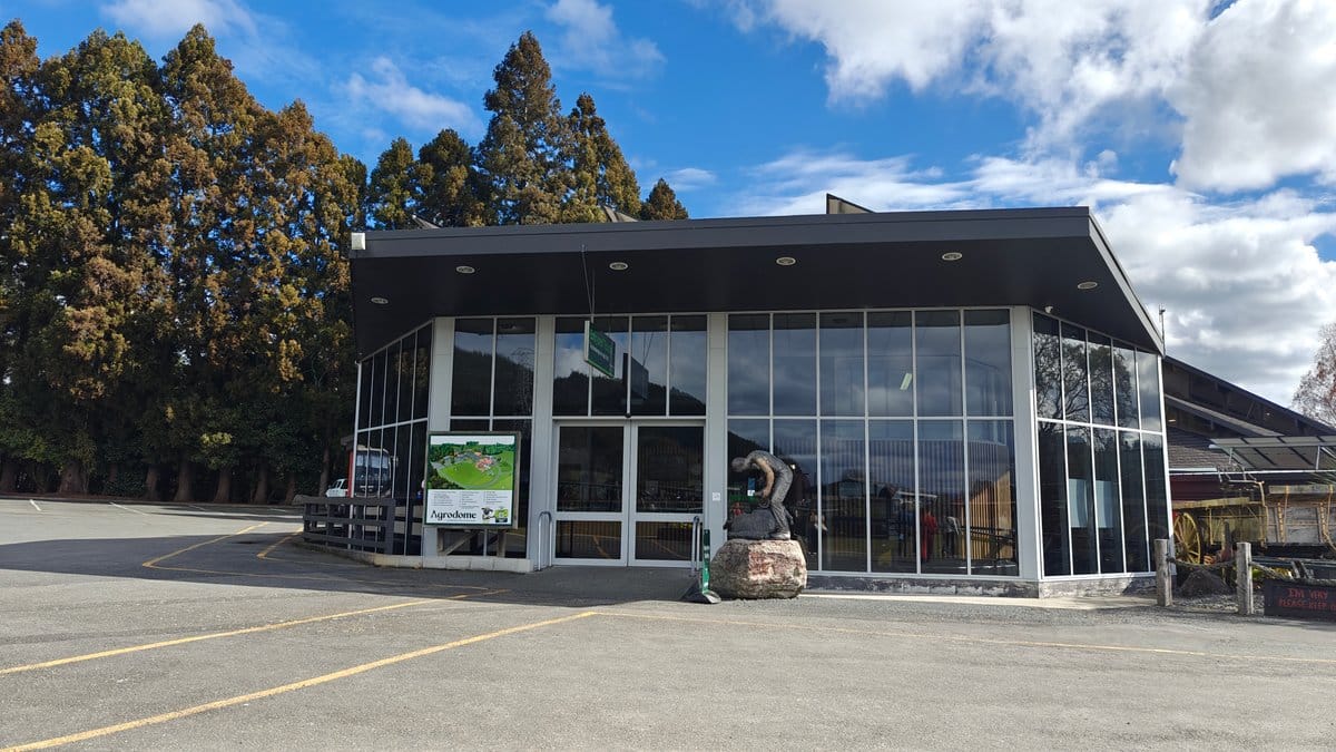 The visitor building with its glazed frontage and