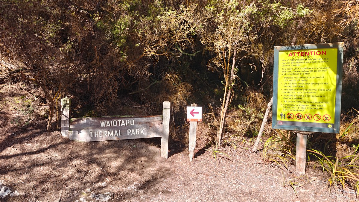 The WAIOTAPU THERMAL PARK gate posts with a