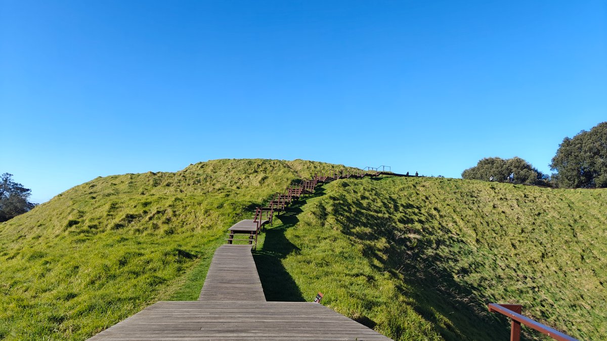 Timber boardwalk toward the rim