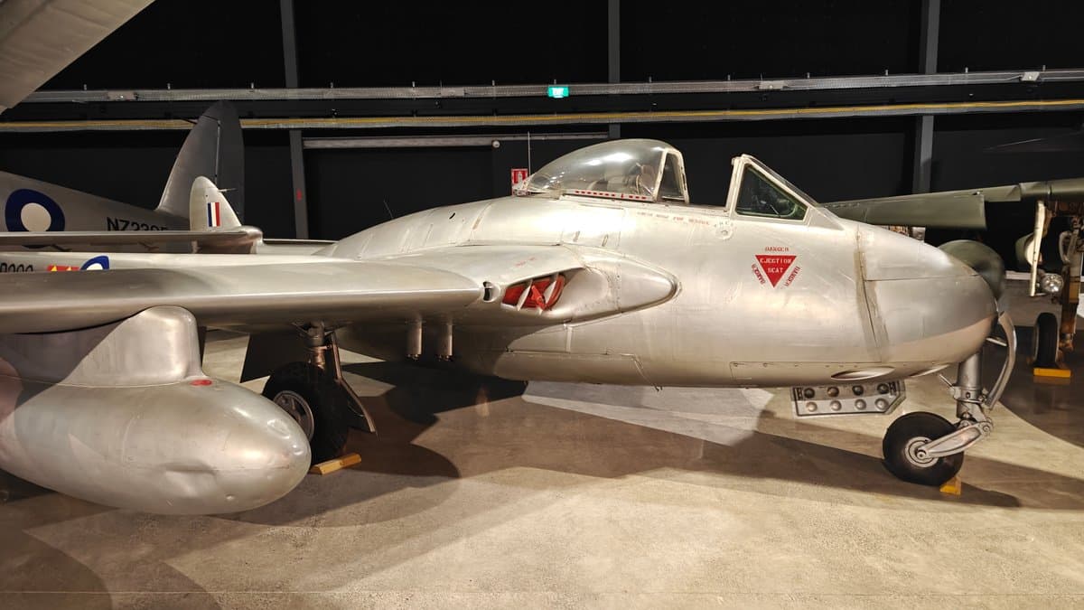 Twin-boom Vampire jet fighter