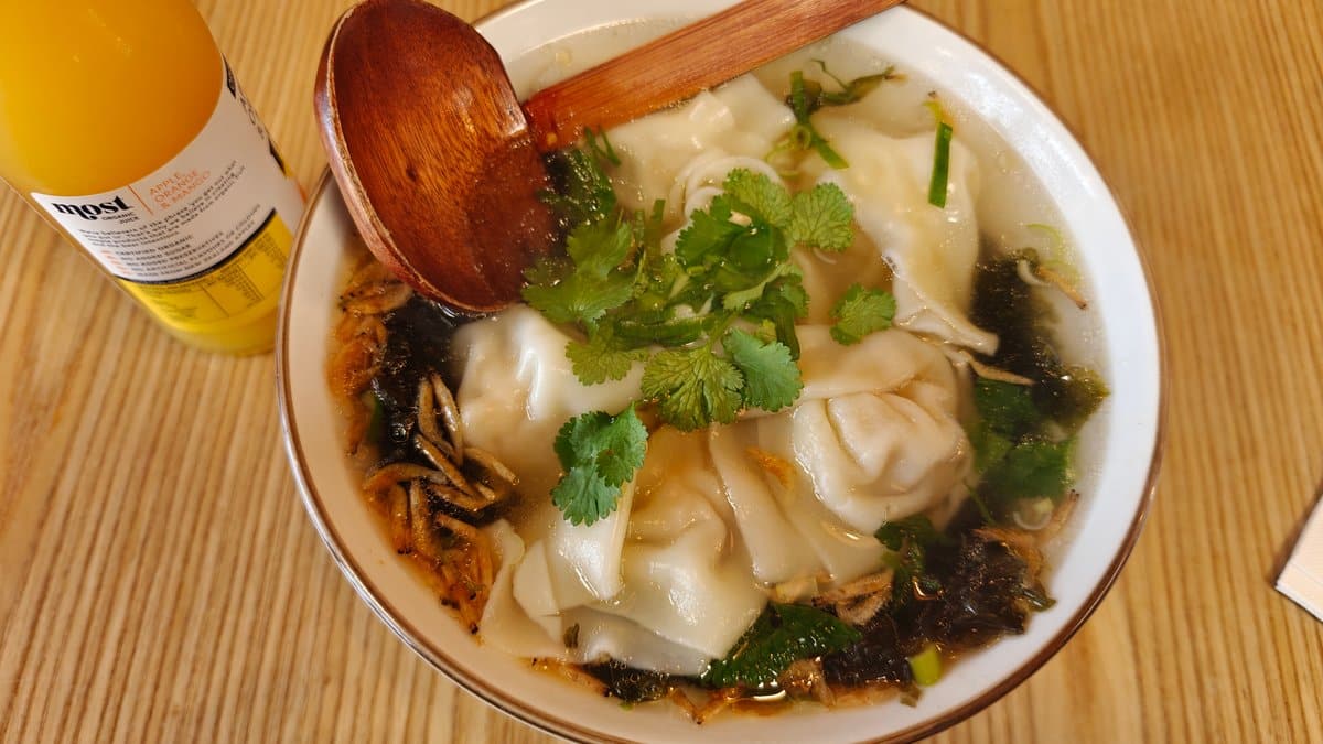 Wonton soup with pak choi